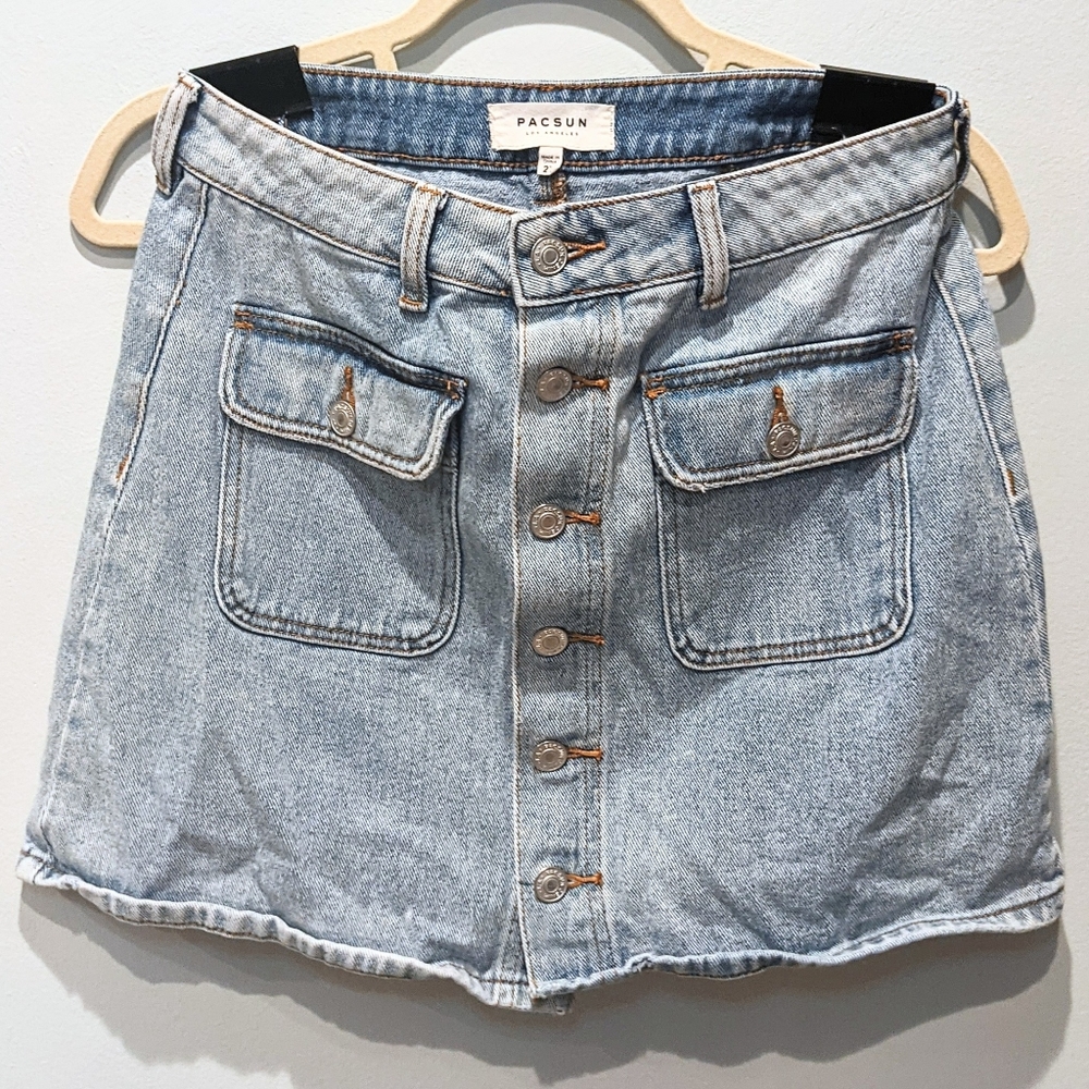 Light-Wash Denim Mini Skirt 🩵